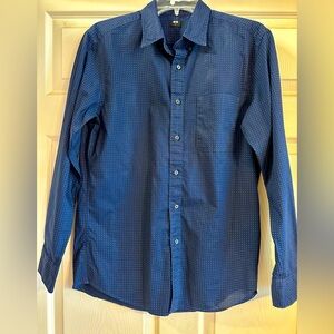 EUC UniQlo Men’s Long Sleeves‎ Slim-Fit Size S